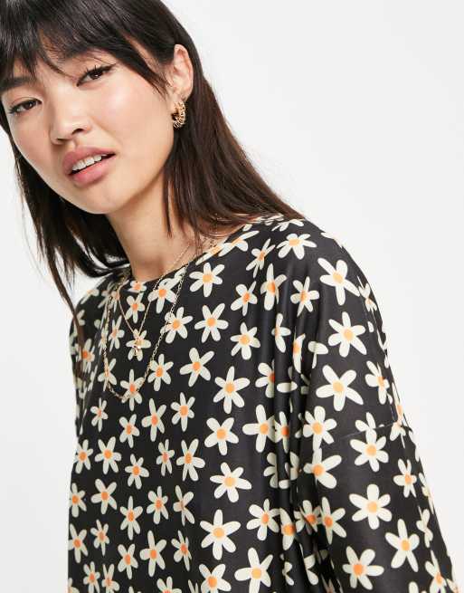 Urban Threads t-shirt dress in daisy print, 3 of 4