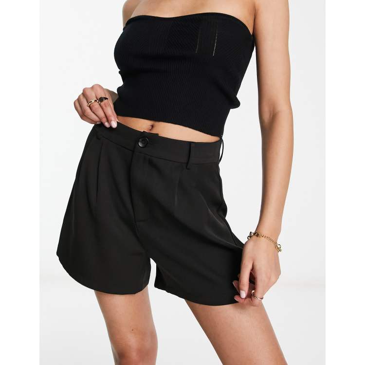 Morgan tailored short with scallop hem detail in black