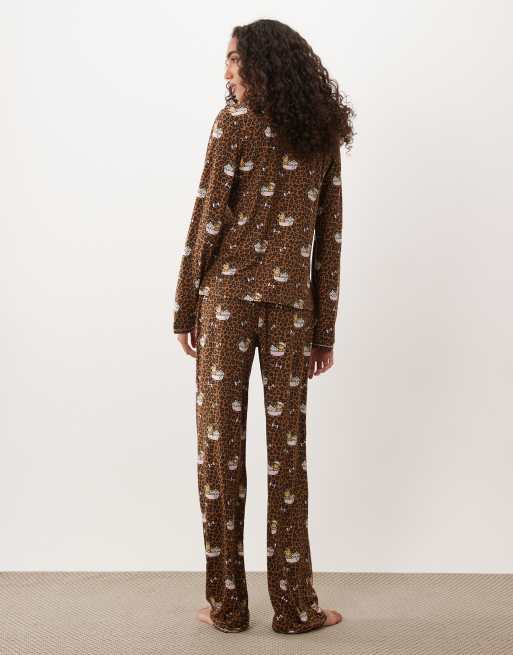 Urban Threads Tall long sleeve button up shirt and pants pyjama set in leopard teddy in bath print, 2 of 4