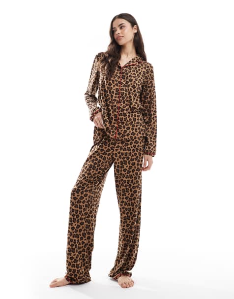 Urban Threads Tall long sleeve revere and pants pyjama set in leopard print - view 1