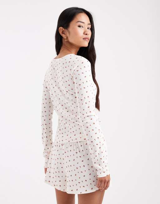 Urban Threads - Top del pigiama a maniche lunghe beige con cuciture a vista e stampa di ciliegie, 2 di 4