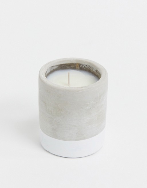 URBAN Tobacco & Patchouli Candle in White 99g