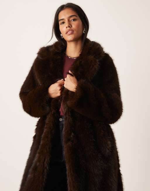 Urbancode belted monster faux-fur coat in brown, 2 of 4
