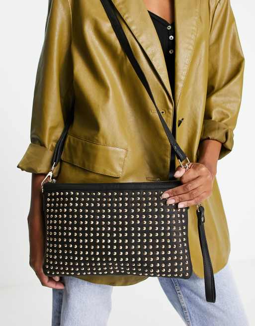 Urbancode - Borsa a tracolla in camoscio nero con borchie