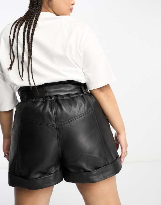 Urbancode Curve – Shorts aus echtem Leder mit Gürtel in Schwarz, 2 von 4