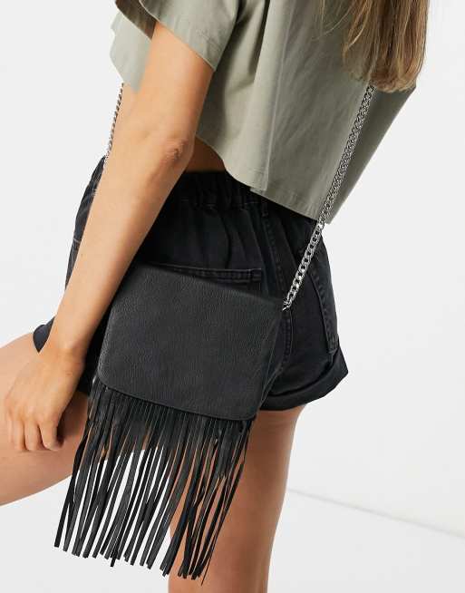 Urbancode – Czarna torebka crossbody z odpinanymi frędzlami, 4 z 4