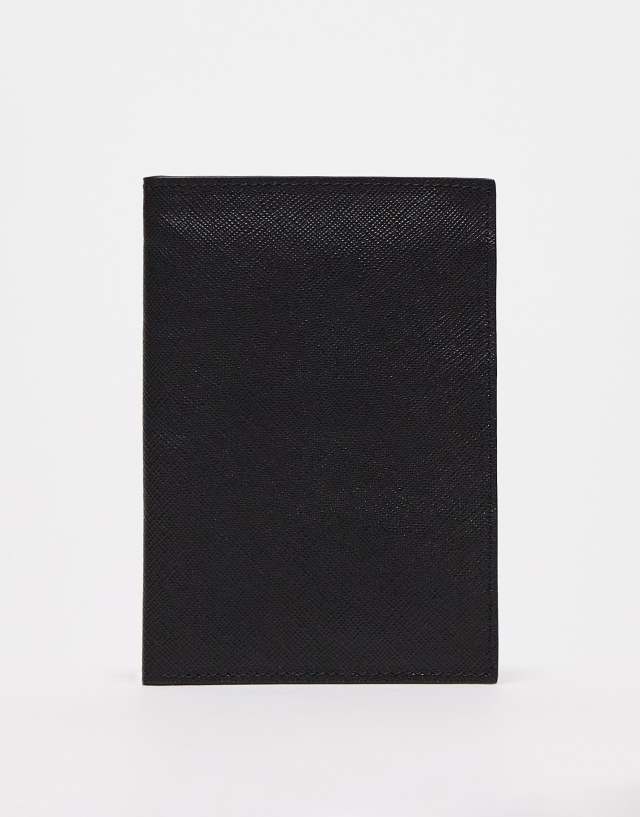 Urbancode leather passport holder in black