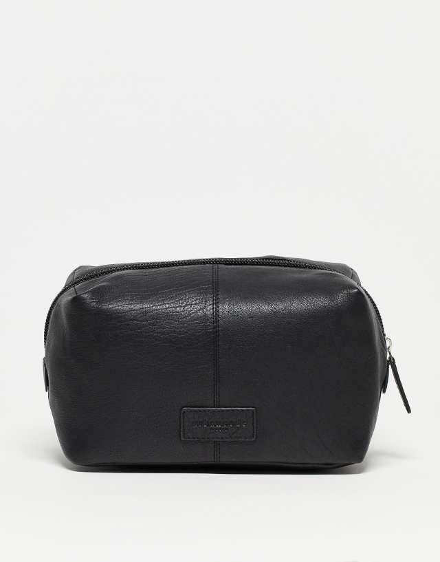 Urbancode leather washbag in black