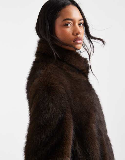 Urbancode oversized fit faux-fur maxi jas met rand in bruin, 3 van 4