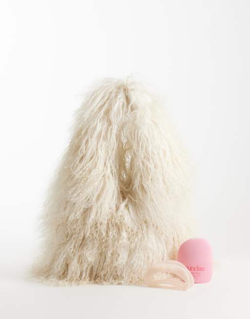 Urbancode oversized taske i creme med imiteret lammeskind, 2 af 4