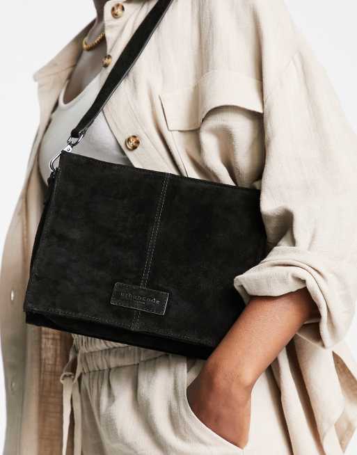 Urbancode – Schultertasche aus Leder-Wildleder-Mix in Schwarz           