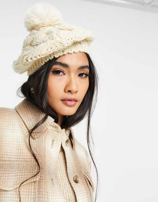 Urbancode – Strickmütze in Creme mit Zopfmuster