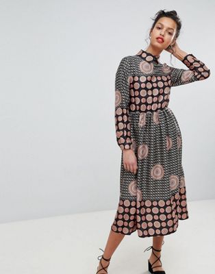 Uttam Boutique - Lange jurk met lange mouwen en ceintuur-Zwart
