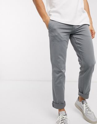 фото Узкие брюки цвета хаки boss-серый