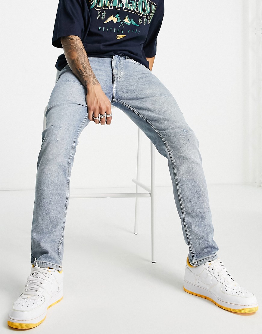 фото Узкие джинсы из плотной ткани выбеленного винтажного цвета со рваной отделкой new look-голубой