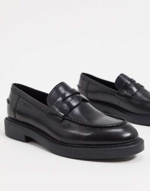 vagabond alex flat loafer in black