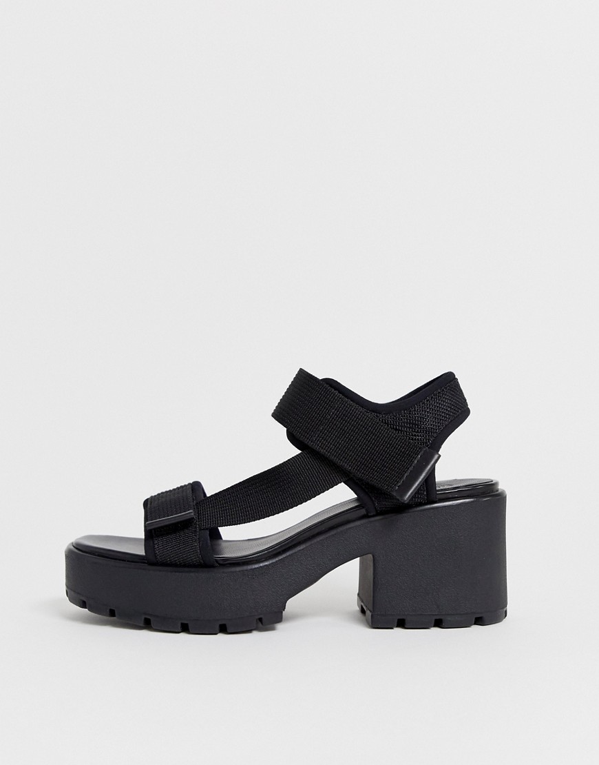 Vagabond - Dioon - Zwarte sportieve sandalen met dikke zool