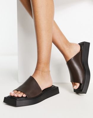 Vagabond Evy flat sandals in chocolate leather