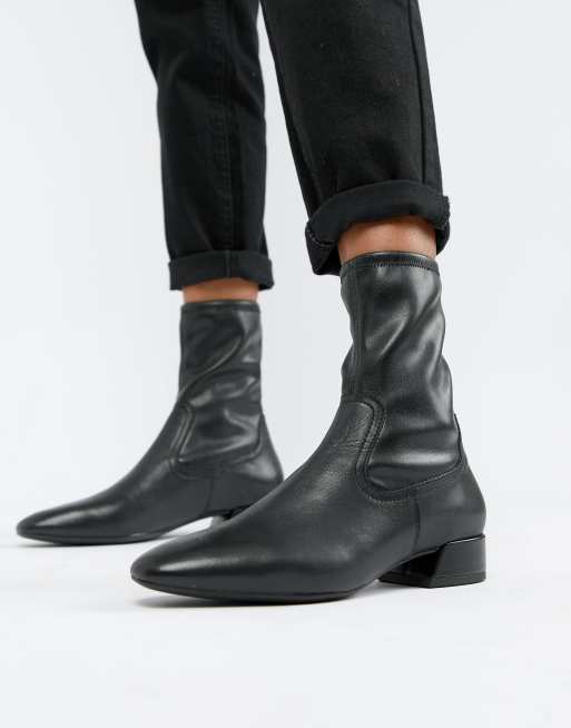 Vagabond joyce black leather pull on pointed on sale boots