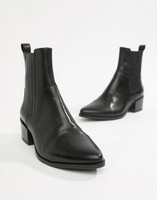 pointed leather chelsea boots