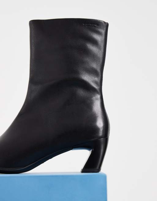 Vagabond Shoemaker Ilona pointed ankle boots with curved heel in black leather, 4 of 4