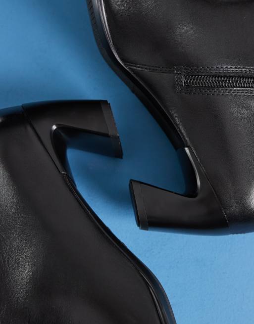 Vagabond Shoemaker Ilona pointed knee boots with curved heel in black leather, 4 of 4