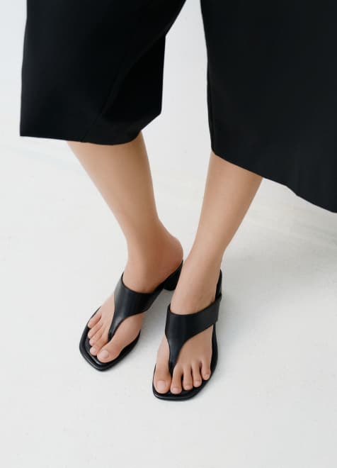 Vagabond Shoemakers Evie leather heeled thong sandals in black - view 1