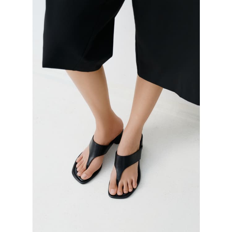 Vagabond Shoemakers Evie leather heeled thong sandals in black | ASOS