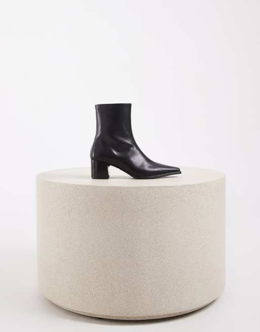 Vagabond Shoemakers Giselle cinched toe block heel ankle boots in black leather, 4 of 4