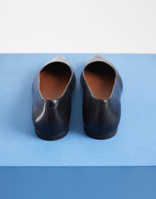 Vagabond Shoemakers Hermine pointed ballet flats in black leather, 4 of 4