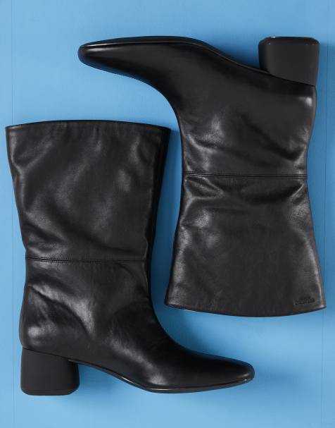 Vagabond Shoemakers Livia skórzane botki z okrągłymi noskami i marszczoną cholewką w czerni - view 1