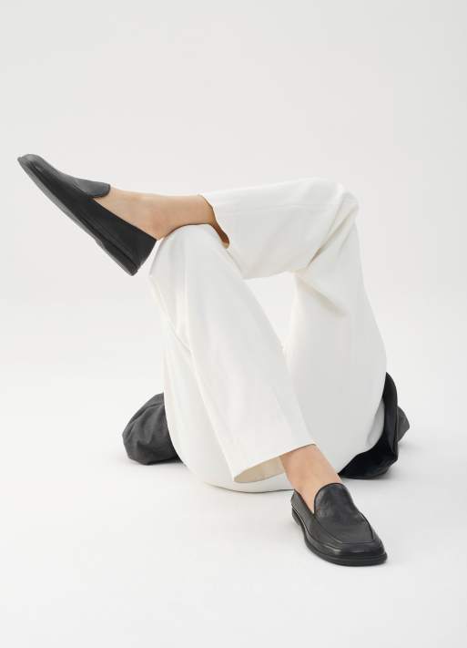 Vagabond Shoemakers Sammie leather round toe slip on loafer in black, 3 of 5