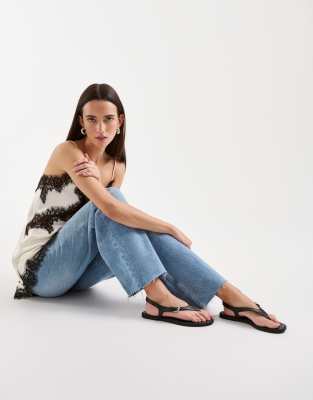  Shoemakers Zaida leather thong flat sandals 