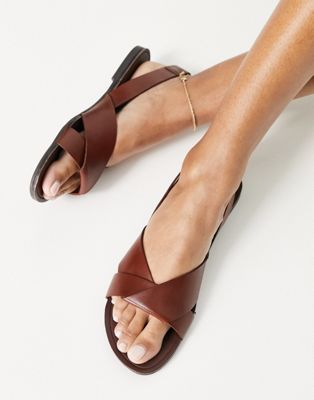 Vagabond Tia flat sandals in cognac leather