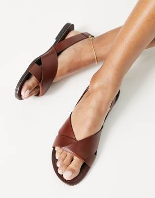 Vagabond Tia Flat Sandals In Cognac Leather-brown