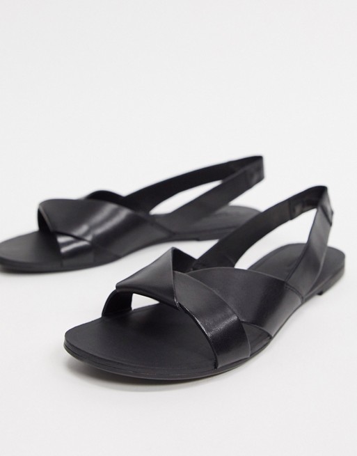 Vagabond Tia leather flat sandal in black