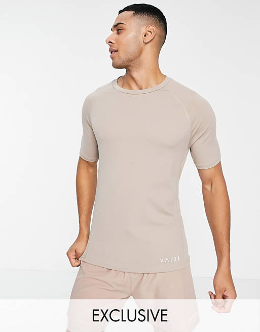 VAI21 - Active - Muscle fit T-shirt in lichtbruin met contrasterende stiksels, deel van co-ord set