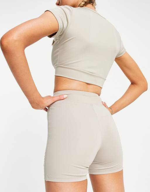 VAI21 cross over legging shorts in taupe, 2 of 4