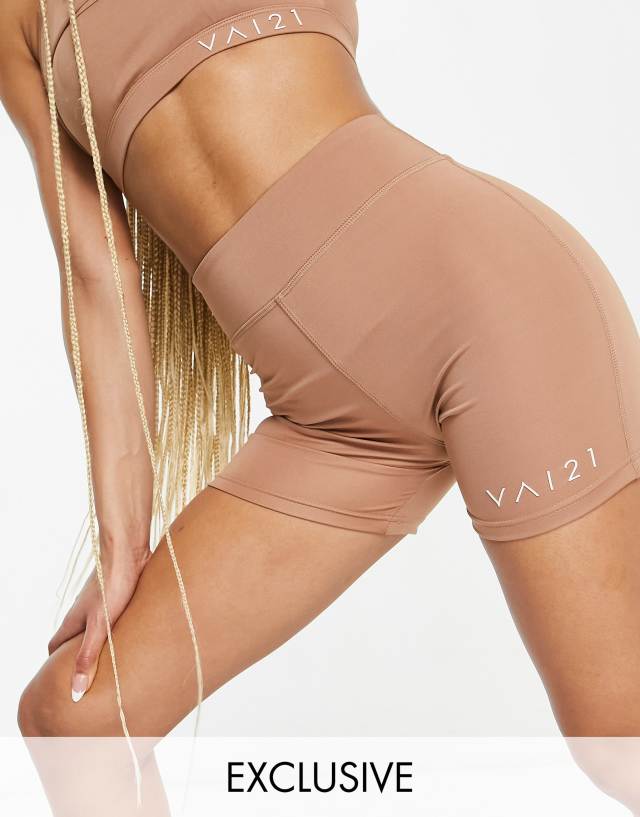 VAI21 leggings shorts in latte brown - part of a set