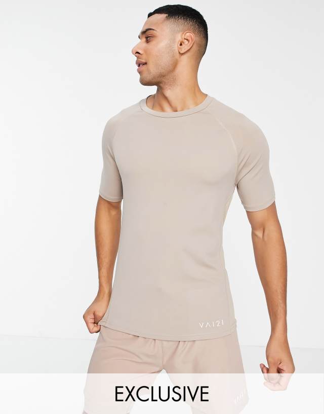 VAI21 muscle active t-shirt with contrast stitch in light brown - part of a set