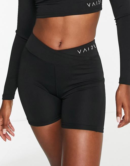 VAI21 - Short long d'ensemble à taille en V - Noir