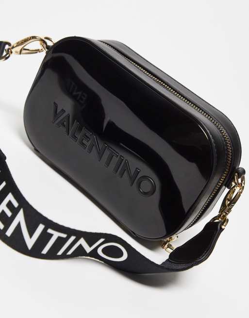 Valentino Bags Sabel Kameratasche zum Umhangen aus Lackleder in Schwarz mit farblich passendem Logo ASOS