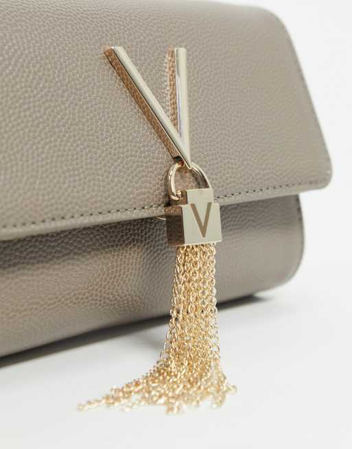 Valentino Divina Borsa a tracolla color tortora con patta e dettaglio con nappa