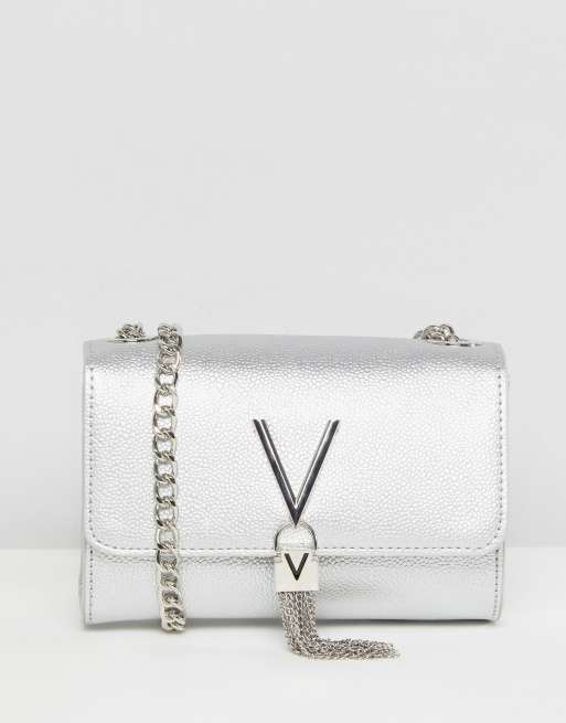 Valentino – Divina – Srebrna składana torebka crossbody z ozdobnymi frędzlami