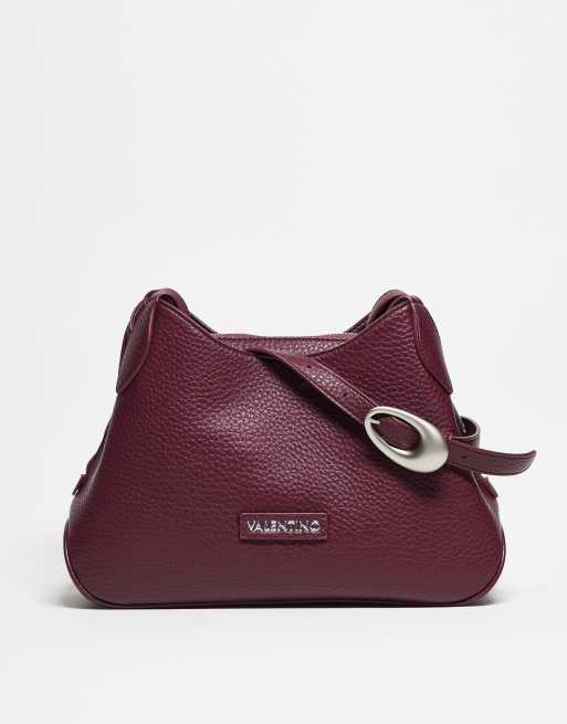 Valentino - Schoudertas met ruimvallend ontwerp, textuur en gespdetail in bordeauxrood