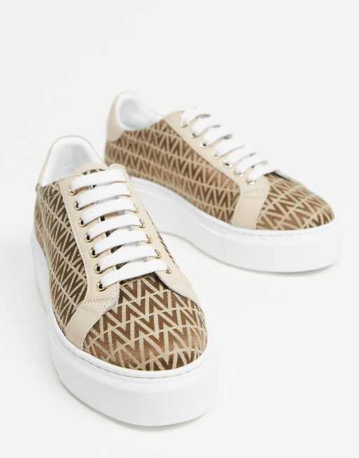 Beige 2025 valentino trainers