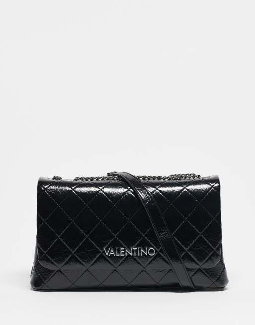 Valentino – Wakanda – Czarna, lakierowana torebka crossbody z paskiem z łańcuszkiem