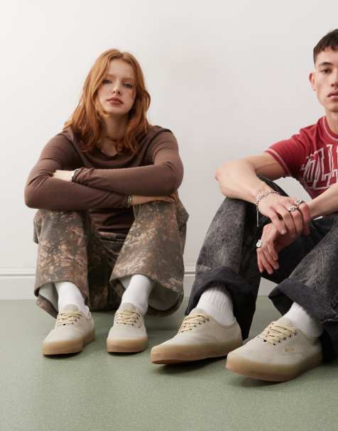 Vans Authentic – Sneaker aus Wildleder in Beige mit Kreppsohle - view 1