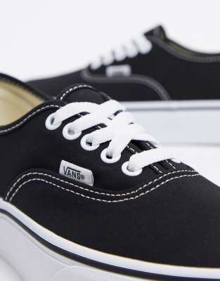 vans nere con plateau