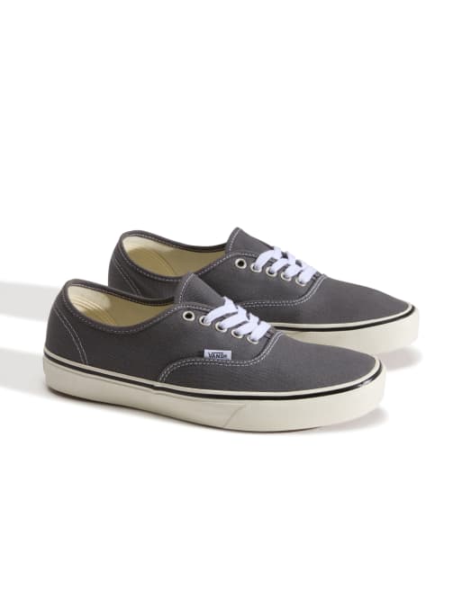 Vans Authentic zapatillas deportivas en gris oscuro, 2 de 3